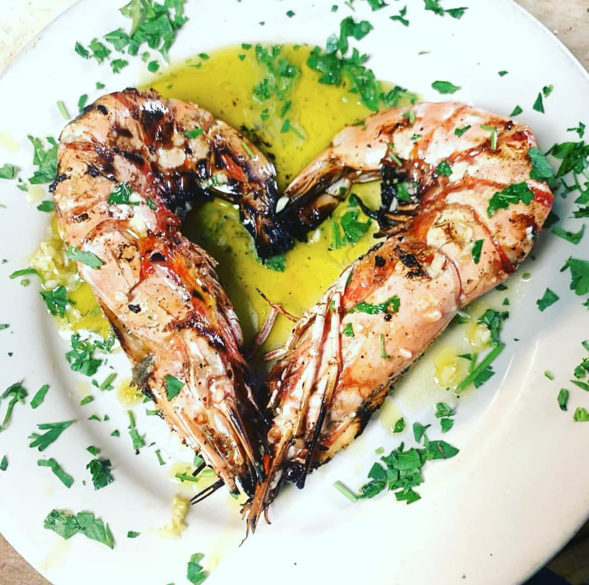 Image via Astoria Seafood (@astoria.seafood) Instagram. Original image by @ch4rm1n_mor4n.