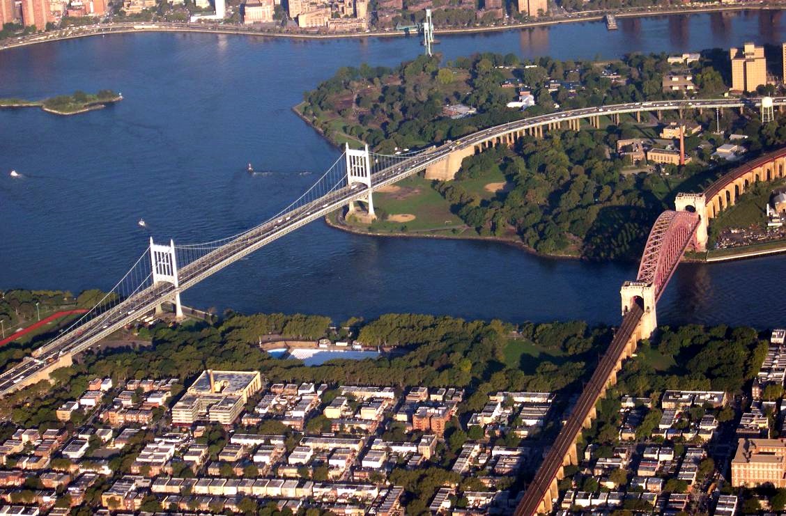 Hell_Gate_and_Triborough_Bridges_New_York_City_Queens.jpg Hell_Gate_and_Triborough_Bridges_New_York_City_Queens.jpg
